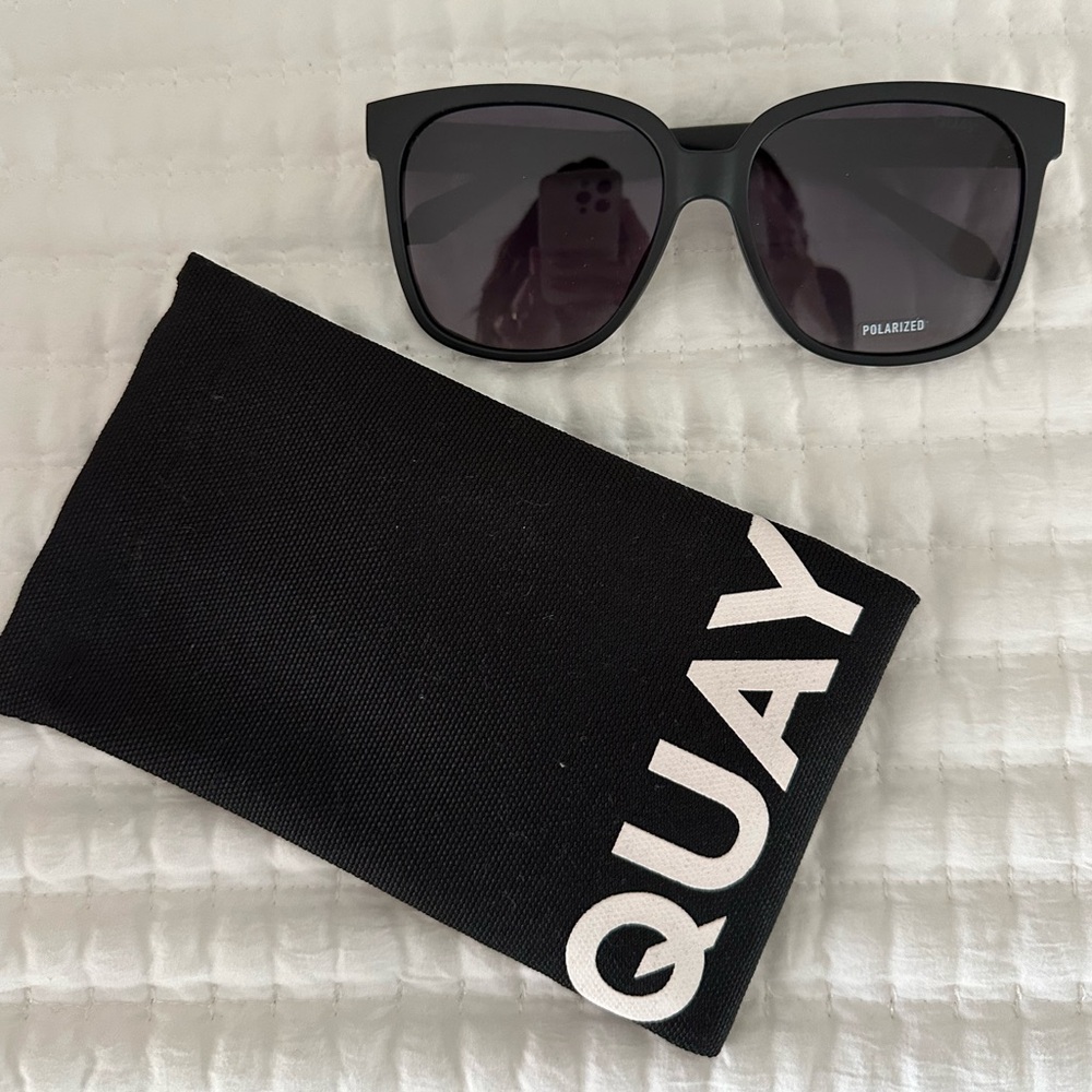 QUAY Wide Awake Sunglasses Black Frame Black Gradient Lenses Oversized - Picture 2 of 4